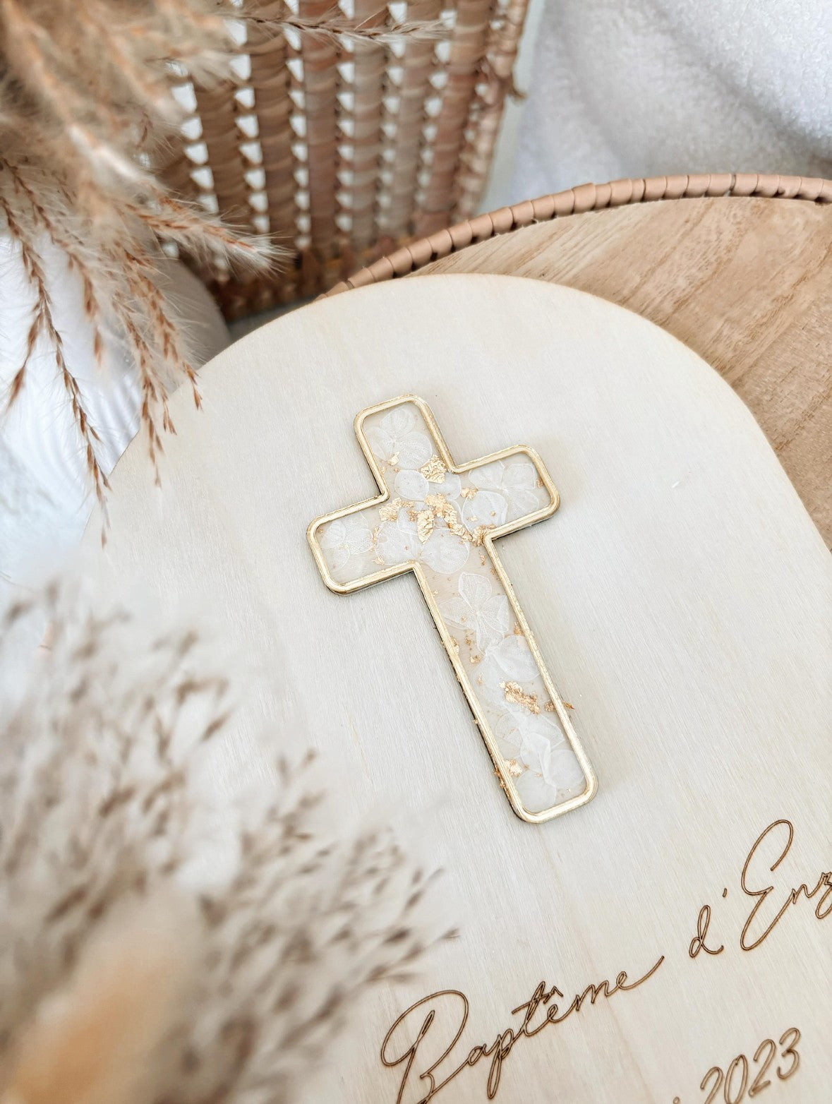 Arche Baptême : Croix en fleurs séchées