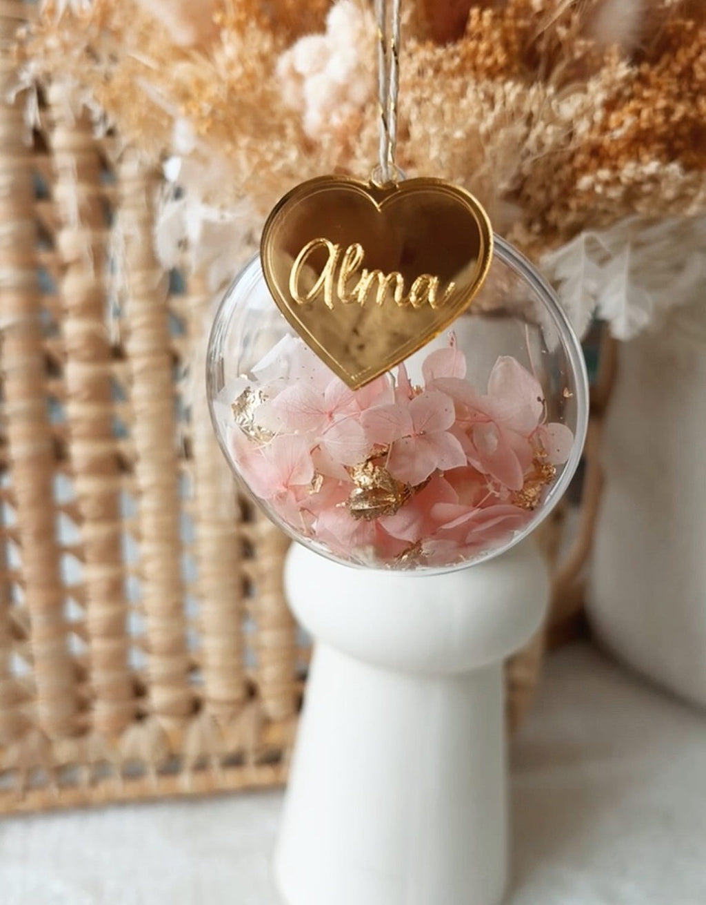 Boule de Noël personnalisée avec fleurs séchées