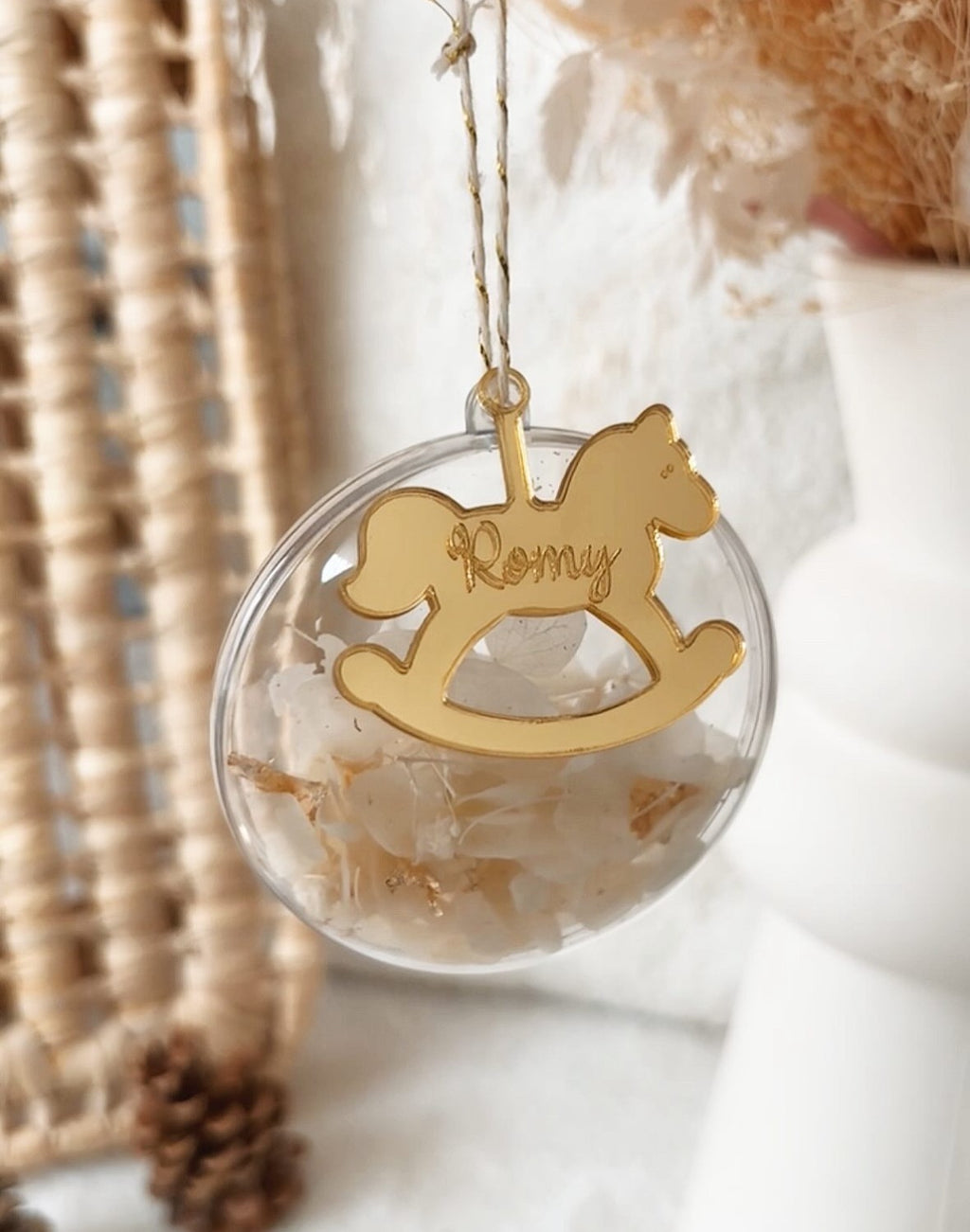 Boule de Noël personnalisée avec fleurs séchées