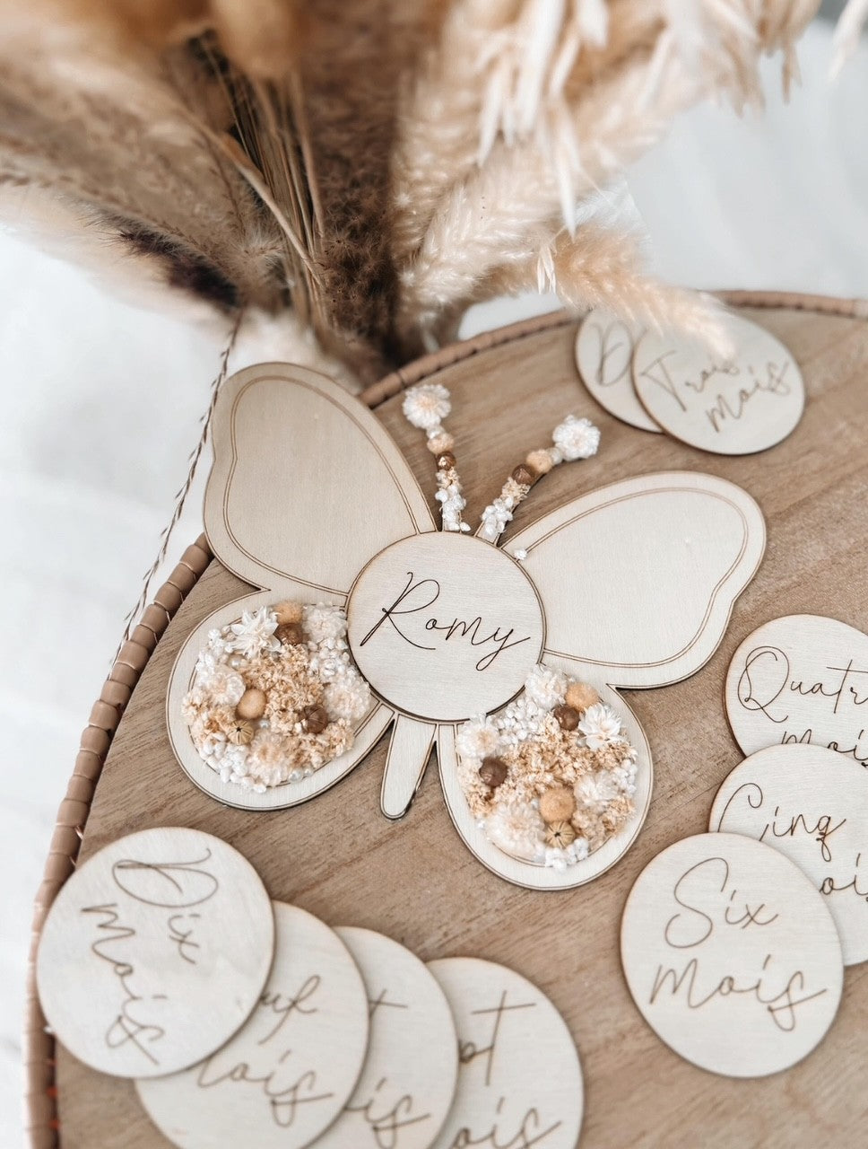 Carte étape papillon en fleurs séchées
