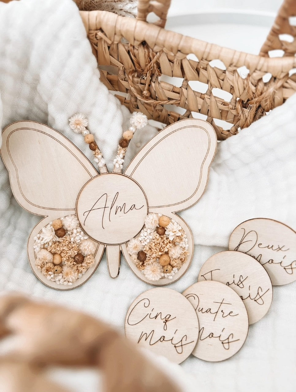 Carte étape papillon en fleurs séchées