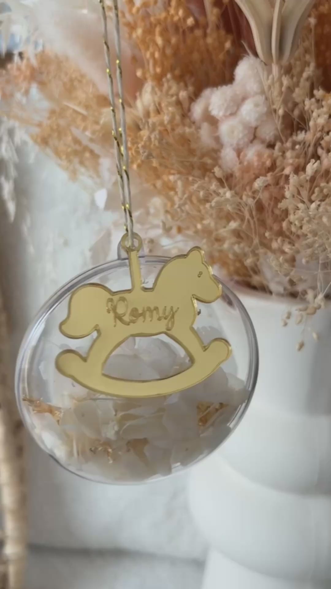 Boule de Noël personnalisée avec fleurs séchées